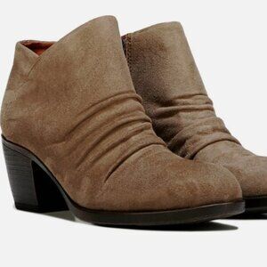 NEW BORN B.O.C TAUPE ANKLE BOOTS WOMEN  Z37017 BOOTIES STACKED HEEL ZIP SIDE